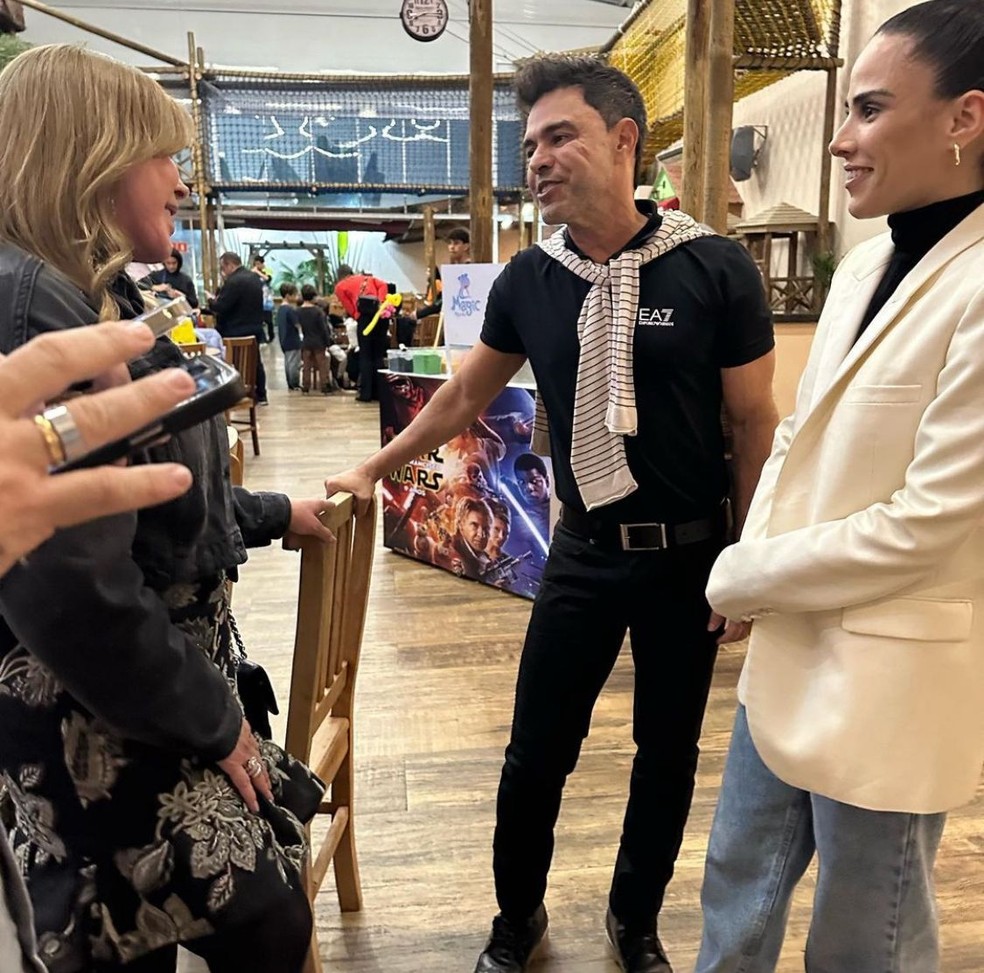 Zezé Di Camargo e Zilu têm reencontro amigável no aniversário do neto — Foto: Instagram