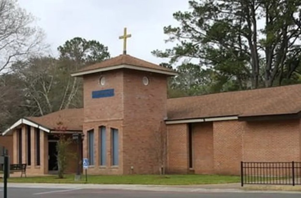 Igreja em Pearl River onde padre fez sexo com duas dominadoras no altar — Foto: Reprodução/Saints Peter and Paul Catholic Church