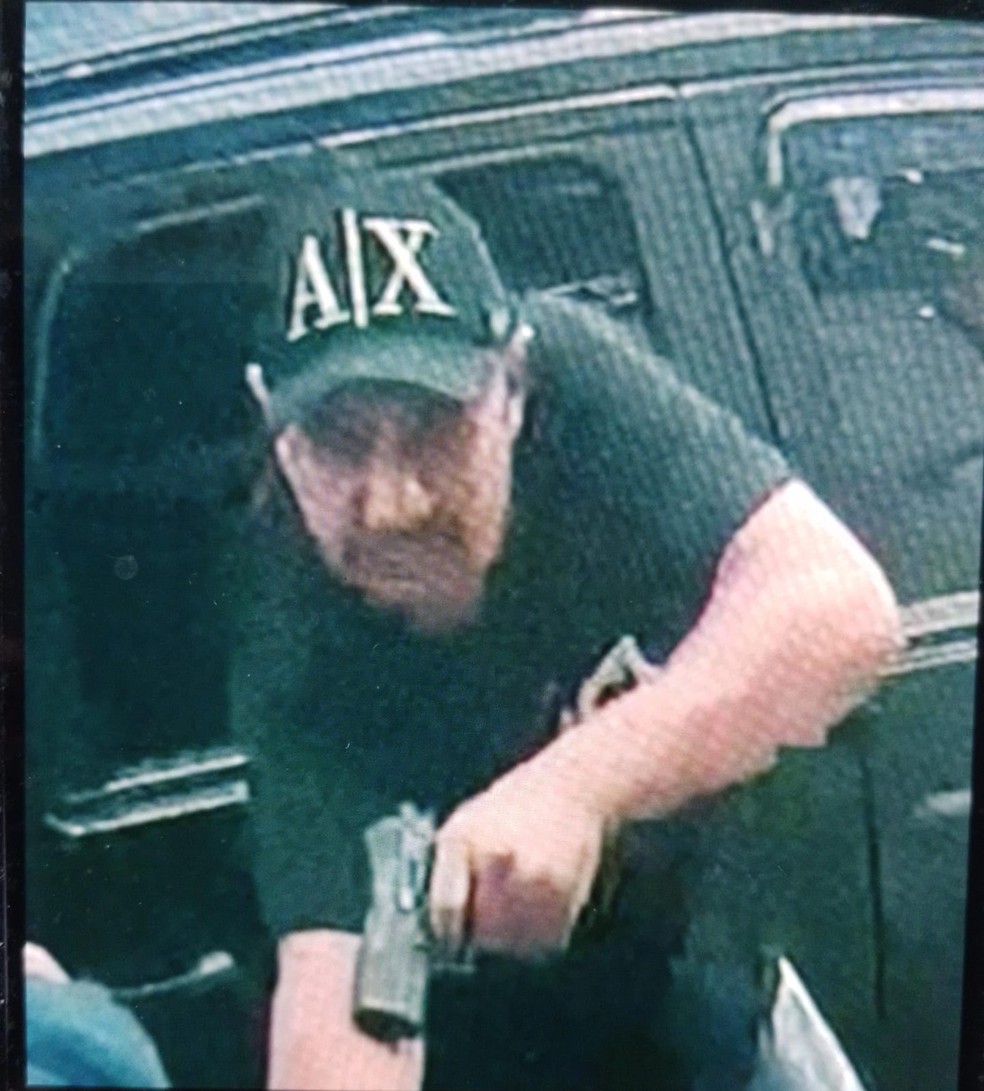 Homem atira em policial militar — Foto: Reprodução