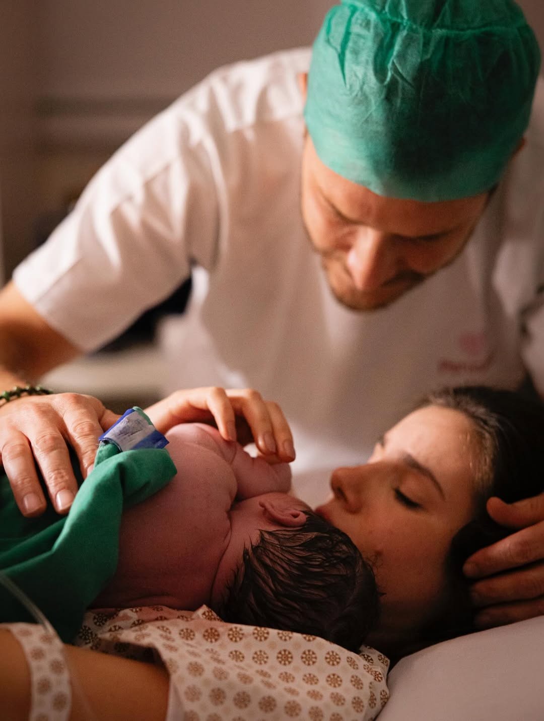 Nasce filha de Camila Queiroz e Klébber Toledo — Foto: Pâmela Miranda/Reprodução/Instagram