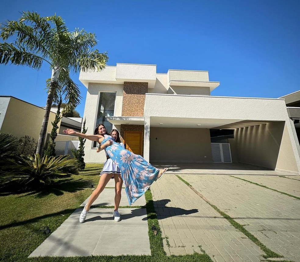 Ex-BBB Beatriz Reis mostra mansão que comprou para a família — Foto: Instagram