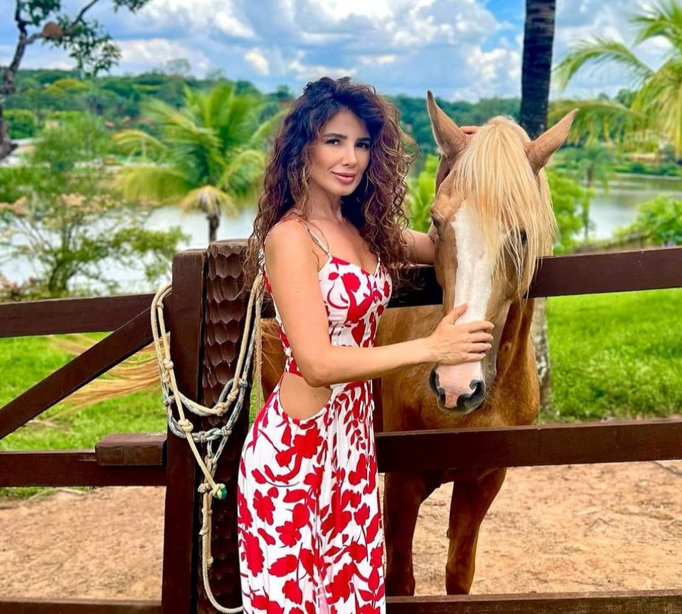 Paula Fernandes rebate internauta que diz que ela 'não é humilde' — Foto: Instagram