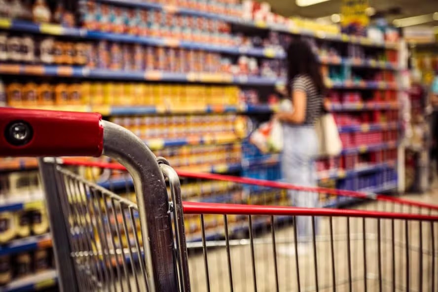Churrasco da Copa: vai torcer pelo Brasil? Veja ofertas dos supermercados para reunir a galera e acompanhar o jogo