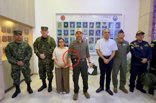Presidente da Colômbia aparece com pistola na cintura em desafio a cartel