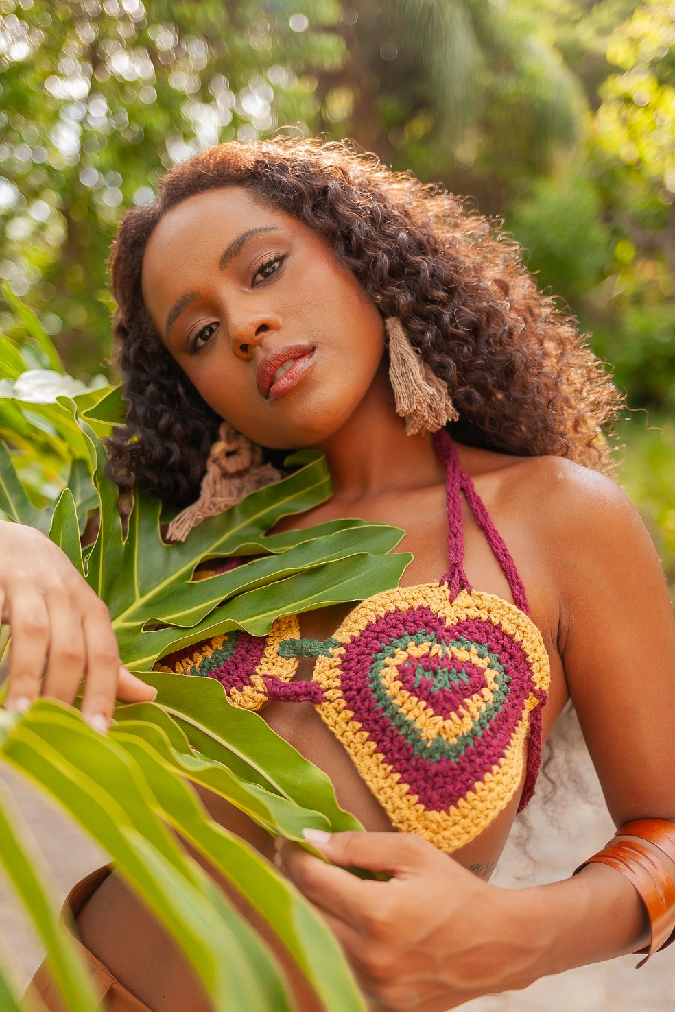 Duda Santos, a Maria Santa de Renascer, conta que cresceu sem pai e  precisou se afastar da mãe para não passar fome