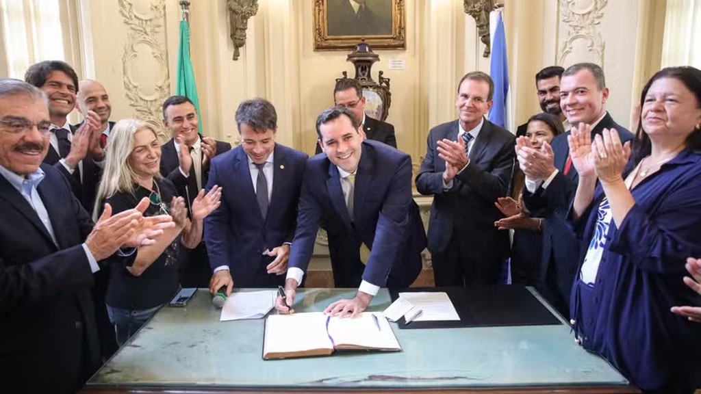 img-19d407f429b-desktop