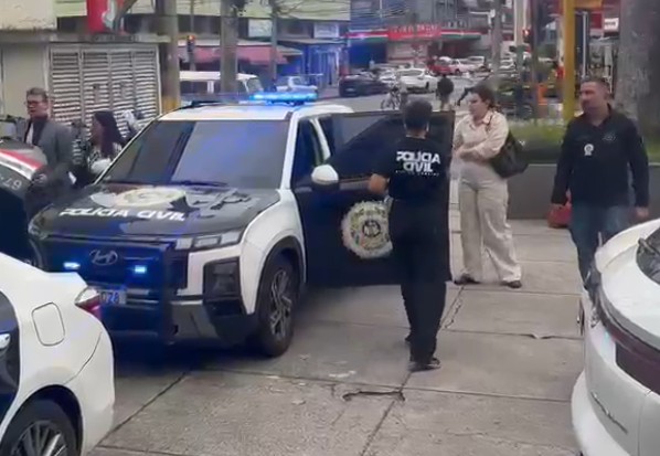 Polícia prende advogada por suspeita de desviar dinheiro e ocultar documentos de idosa de 90 anos