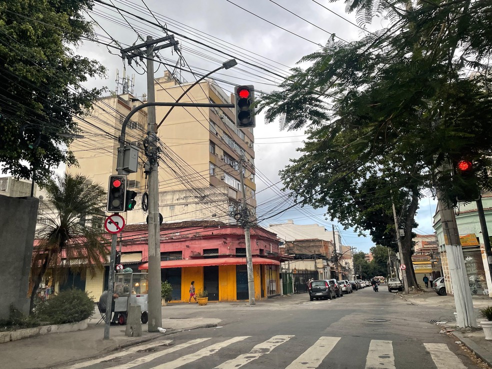 Comércio fechado na Rua Leopoldo, no Andaraí — Foto: Madson Gama