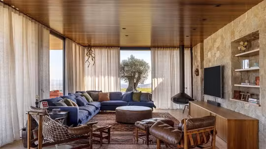 Bruna Marquezine e Shawn Mendes em Refúgio Romântico no Interior do Rio