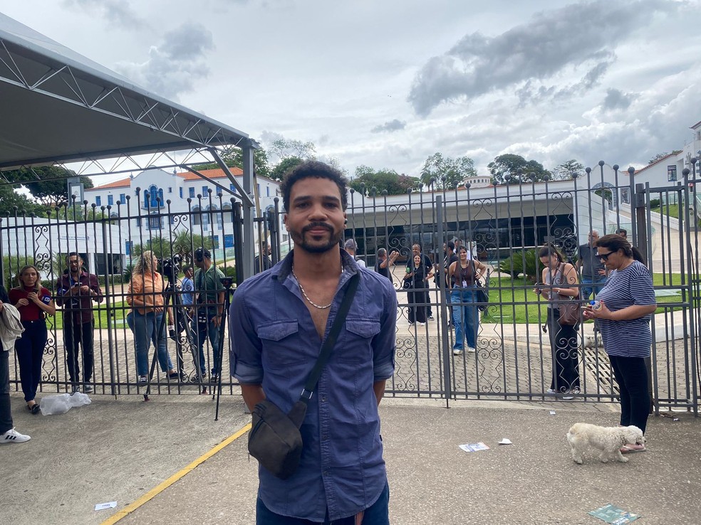 Em Belo Horizonte (MG), candidato chegou apenas um minuto após o fechamento dos portões, mas ficou do lado de fora — — Foto: Carol Campos