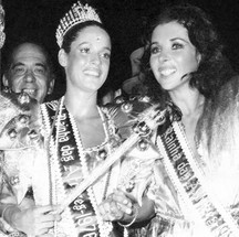Sonia Braga ao lado de Betty Faria em um baila de Carnaval em 1976 — Foto: Acervo pessoal