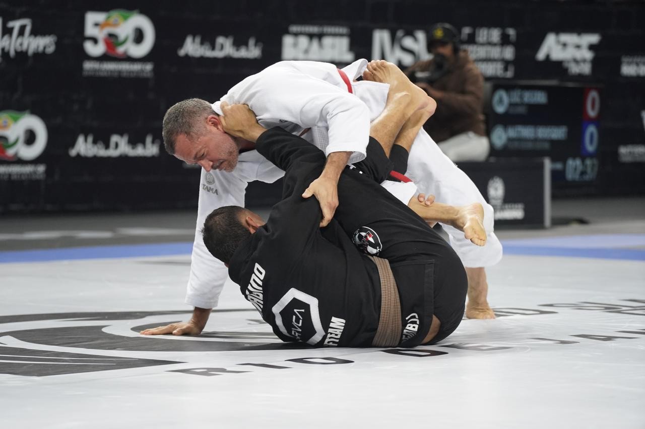 Malvino Salvador volta a competir depois de 30 anos e é campeão do Abu ...