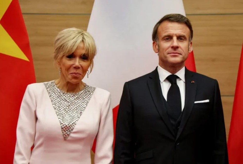 Emmanuel e Brigitte Macron em jantar de gala oferecido em Hanói, Vietnã — Foto: AFP
