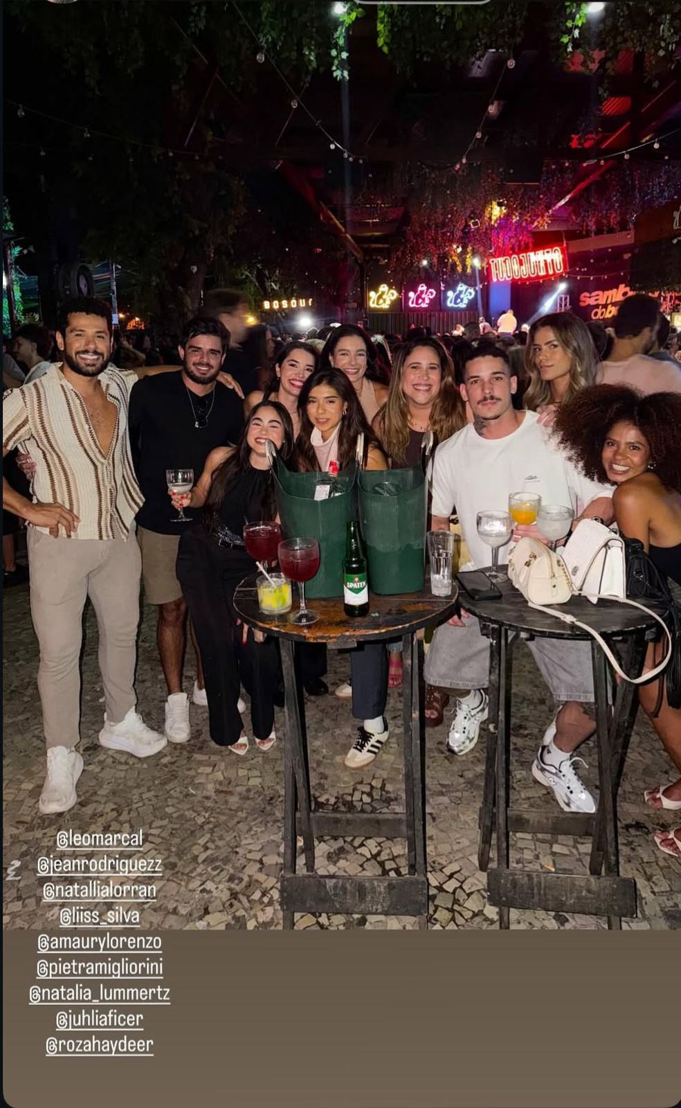 Amaury Lorenzo, Jean Rodriguez e amigos num bar na G&aacute;vea, Zona Sul do Rio &mdash; Foto: Reprodu&ccedil;&atilde;o/Instagram