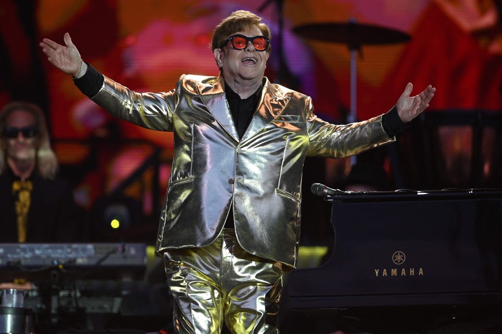 O cantor Elton John em show — Foto: Oli SCARFF / AFP